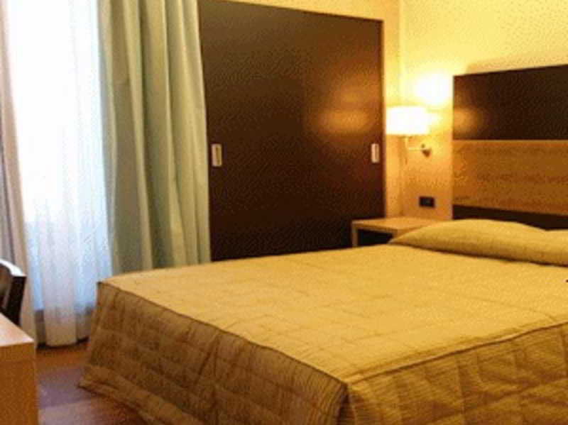 Hotel Enrichetta Desenzano del Garda Quarto foto